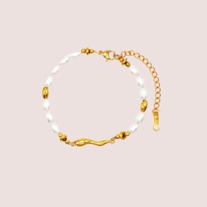 Pearl & Gold Bracelet