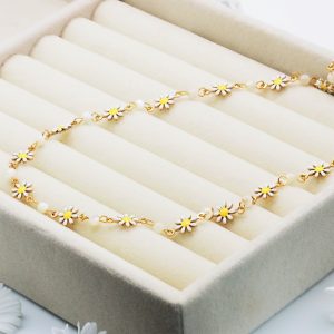 daisy necklace